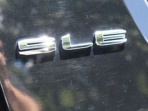 Used 2023 GMC Acadia SLE w/ Driver Convenience Package FWD image 19