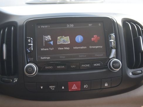 Used 2014 FIAT 500L Lounge FWD image 11