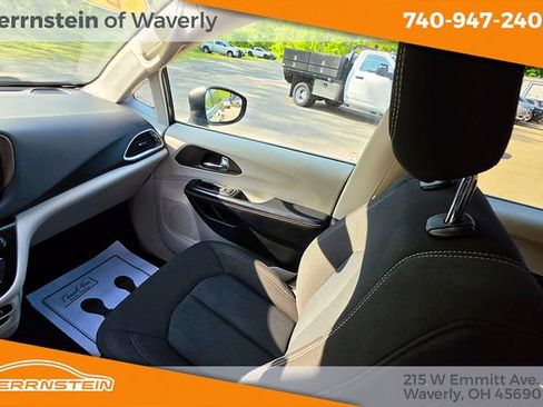 Used 2022 Chrysler Voyager LX FWD image 11
