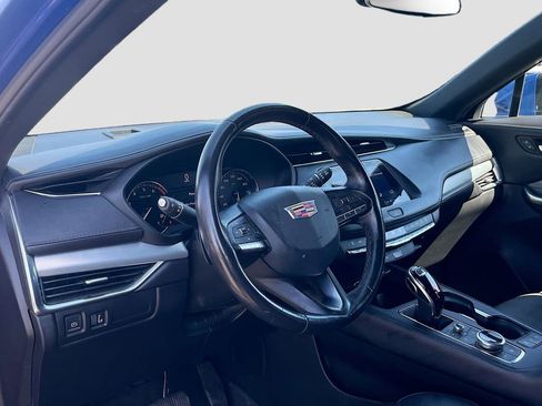 Used 2022 Cadillac XT4 Premium Luxury w/ Safety Alert Package FWD image 9