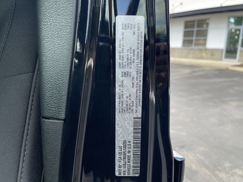 Used 2023 Jeep Gladiator Rubicon AWD/4WD image 34