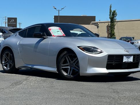 Used 2025 Nissan Z Sport w/ Floor Mat Package RWD image 2