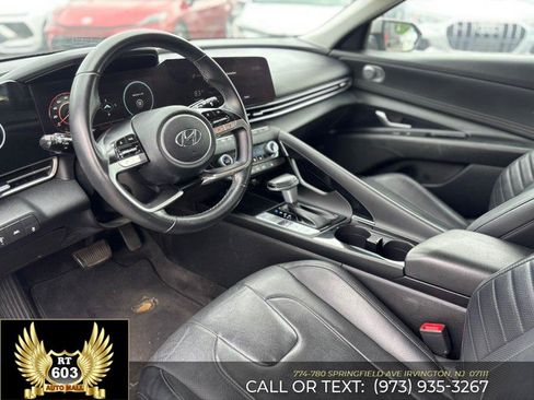 Used 2021 Hyundai Elantra Limited FWD image 21