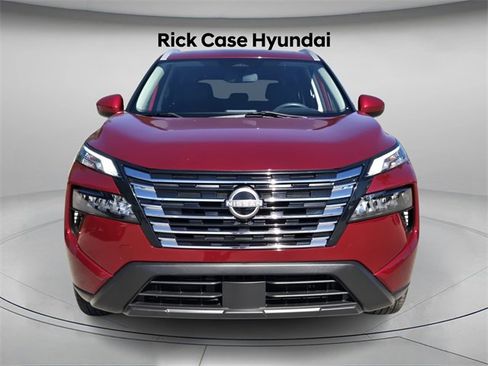 Used 2024 Nissan Rogue SV w/ SV Premium Package image 4