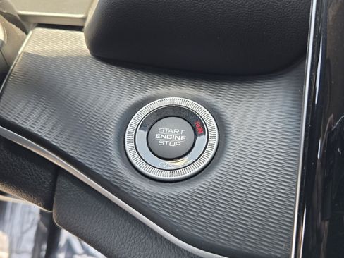 Used 2023 Jeep Grand Cherokee Laredo RWD image 11