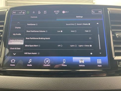 Used 2023 Chrysler Pacifica Touring-L image 34