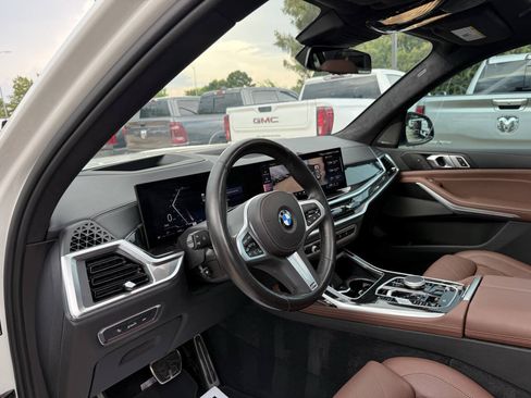 Used 2024 BMW X7 xDrive40i w/ M Sport Package AWD/4WD image 6