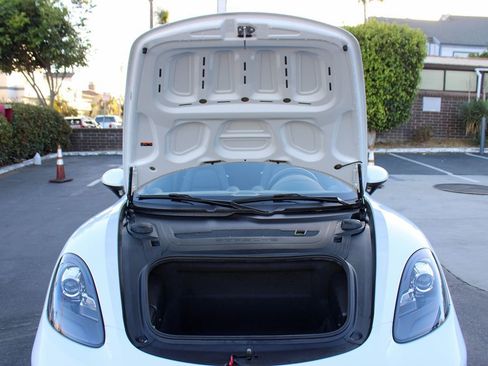 Used 2018 Porsche 718 Boxster RWD image 40