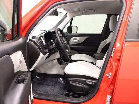Used 2022 Jeep Renegade Latitude image 11