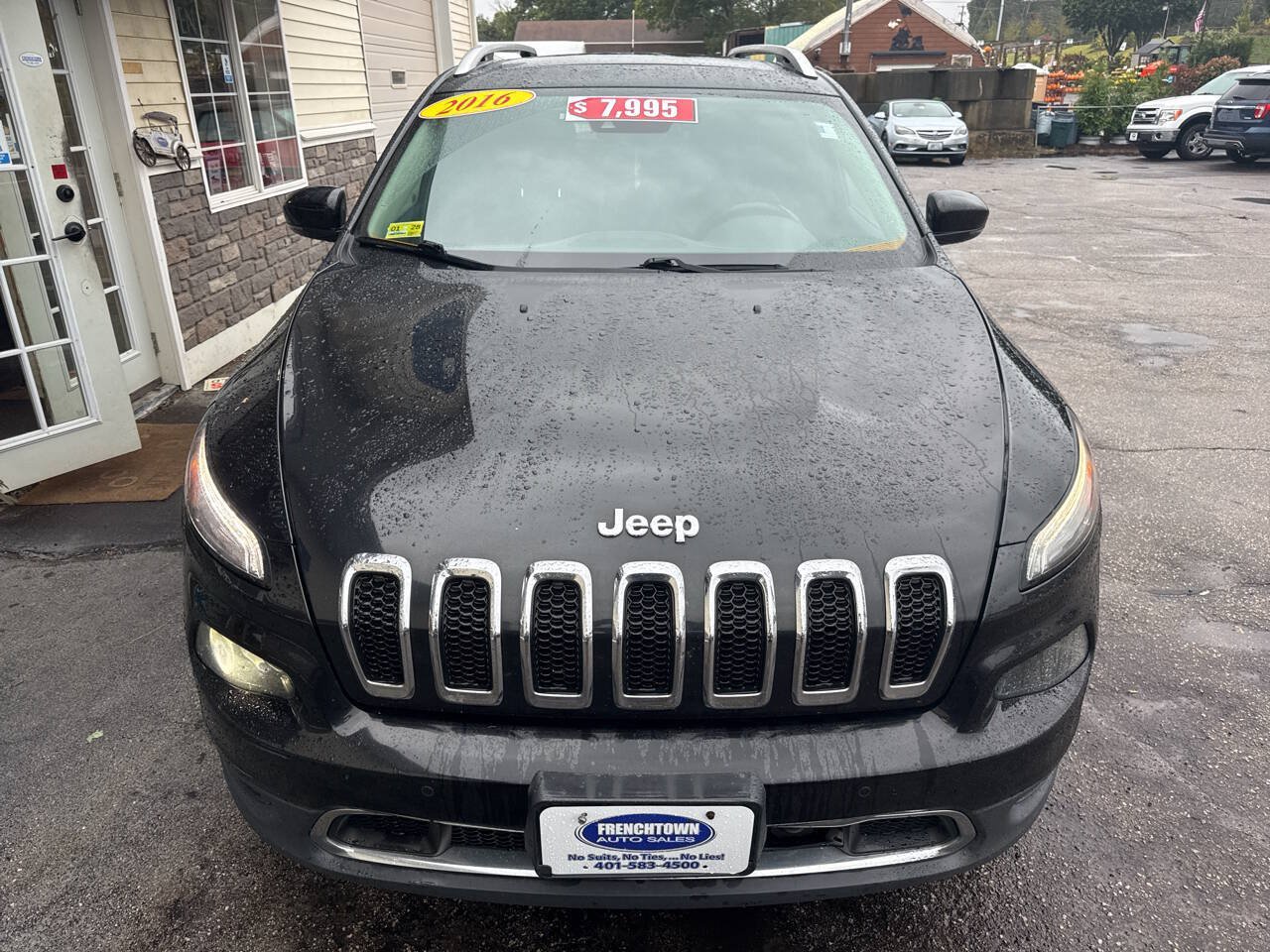 Used 2016 Jeep Cherokee Limited w/ Luxury Group AWD/4WD image 4