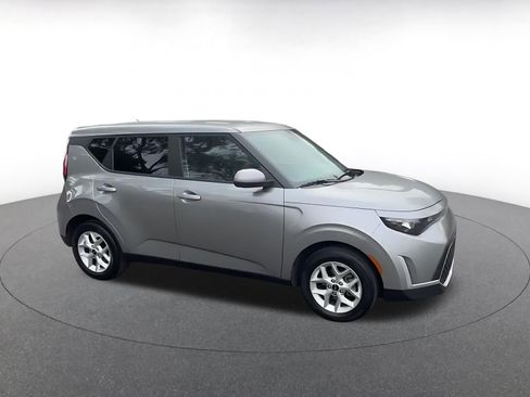 Used 2025 Kia Soul LX w/ LX Technology Package image 2