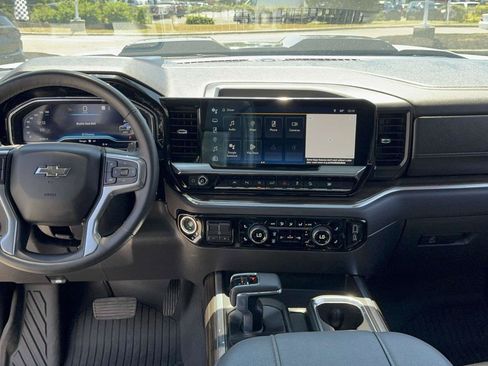 Used 2023 Chevrolet Silverado 1500 LT Trail Boss w/ LT Trail Boss Premium Package AWD/4WD image 23
