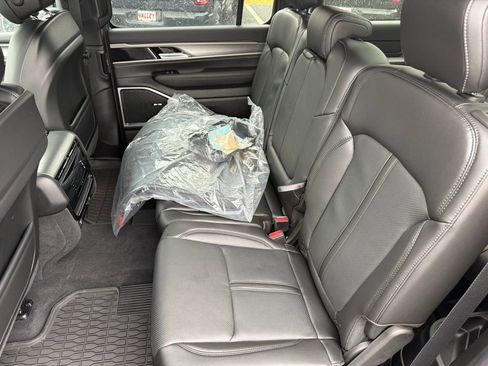New 2026 Jeep Grand Wagoneer L 4WD w/ Premium Group I image 33