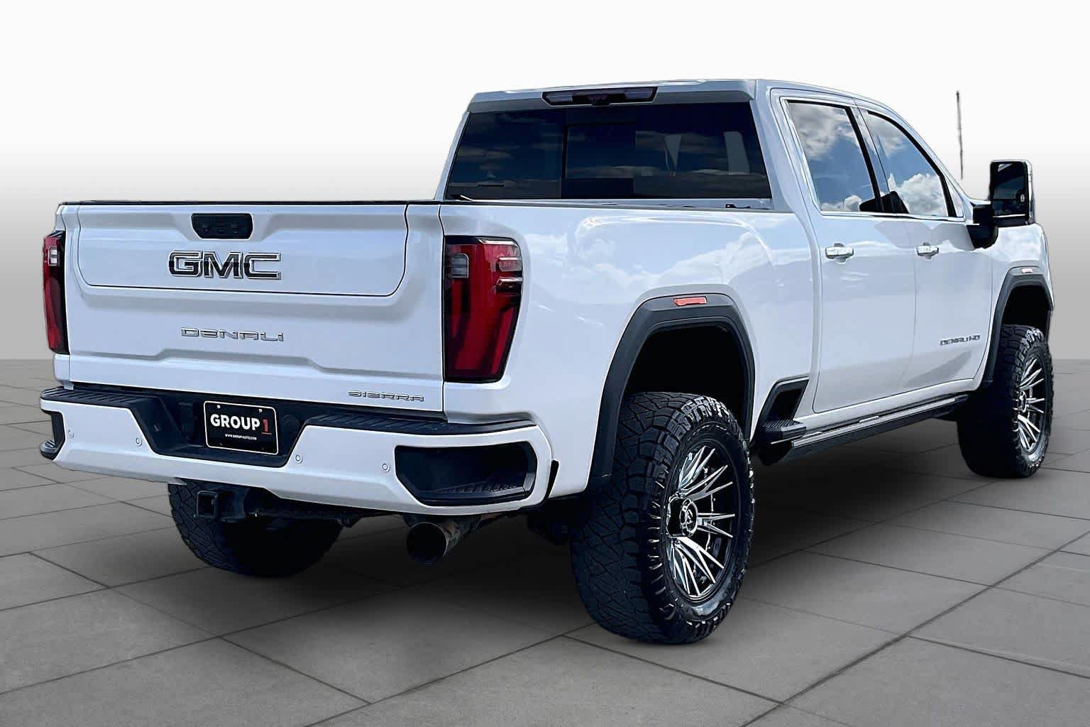 Used 2024 GMC Sierra 2500 Denali Ultimate AWD/4WD image 13