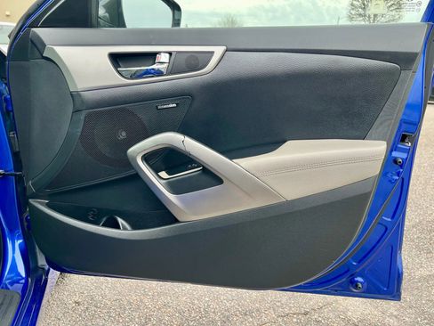 Used 2012 Hyundai Veloster w/ Style Pkg image 31