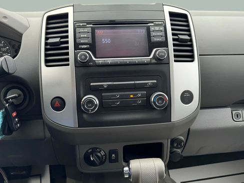 Used 2018 Nissan Frontier SV image 12