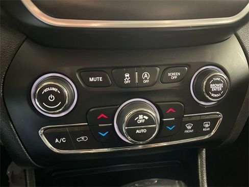 Certified 2019 Jeep Cherokee Trailhawk image 18