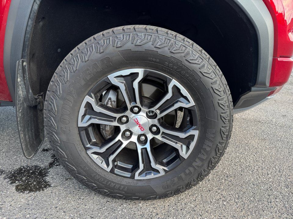 Certified 2024 GMC Canyon AT4 w/ Technology Package AWD/4WD image 29