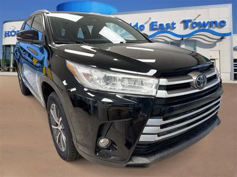 Used 2019 Toyota Highlander XLE image 2