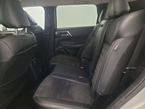 Used 2022 Mitsubishi Outlander SE AWD/4WD image 18