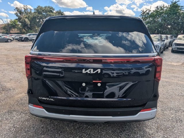 New 2027 Kia Carnival LX FWD image 5