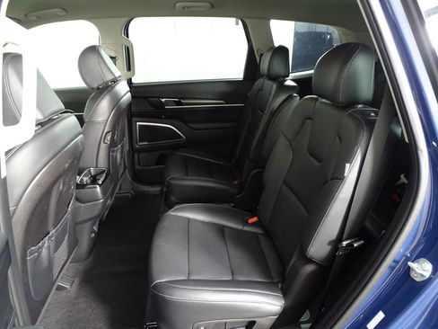 Used 2024 Kia Telluride S image 11