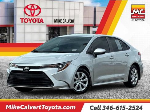 Used 2026 Toyota Corolla LE FWD image 1