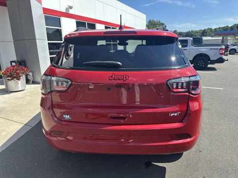 Used 2023 Jeep Compass Limited image 7