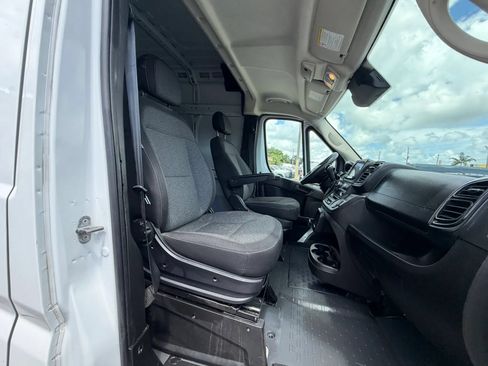 Used 2024 RAM ProMaster 2500 w/ Convenience Group FWD image 17
