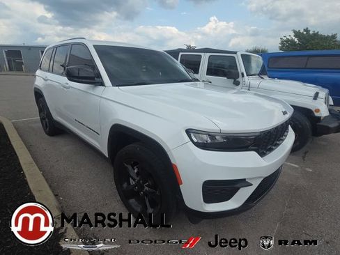 Used 2024 Jeep Grand Cherokee Altitude AWD/4WD image 1