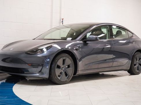 Used 2023 Tesla Model 3 Standard Range image 4