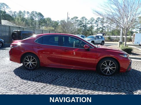 Used 2021 Toyota Camry SE image 4