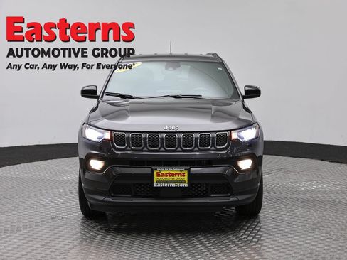 Used 2024 Jeep Compass Latitude AWD/4WD image 2