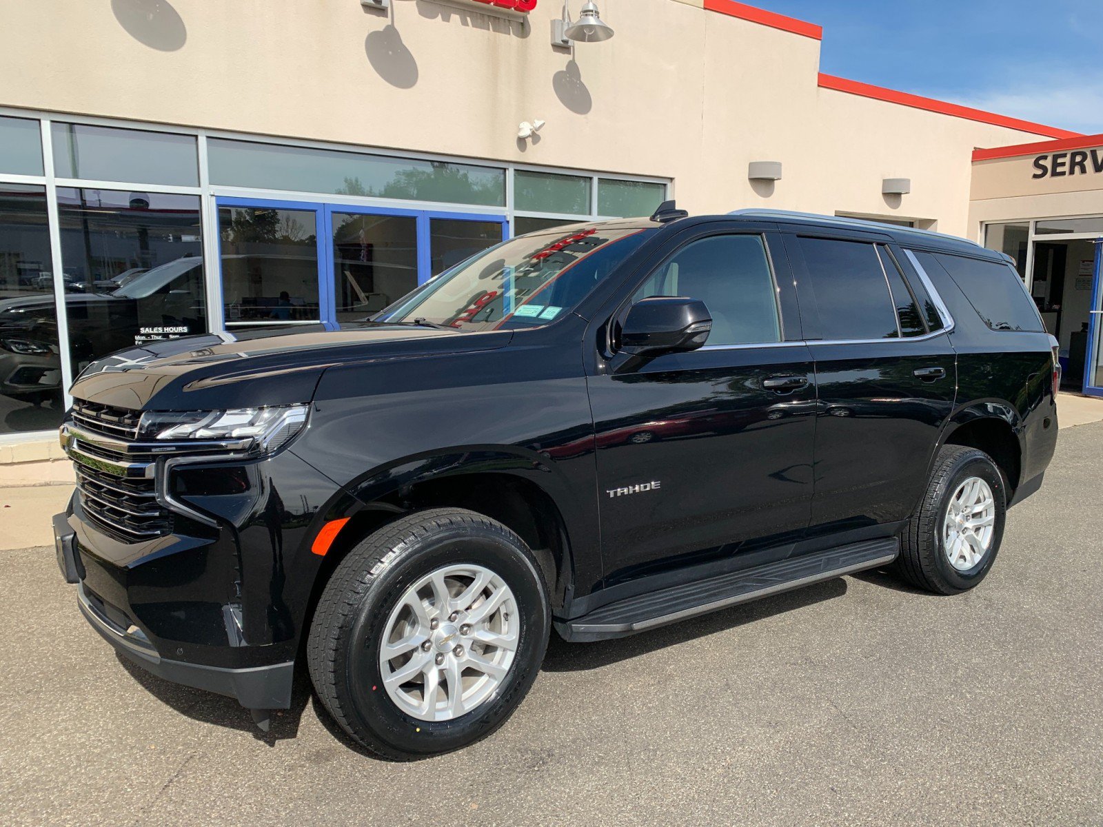 Used 2023 Chevrolet Tahoe LT w/ Luxury Package AWD/4WD image 1