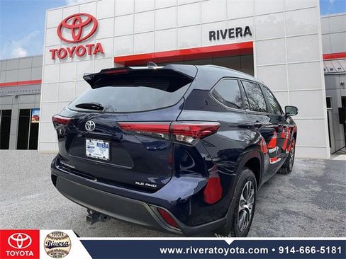 Used 2023 Toyota Highlander XLE image 4