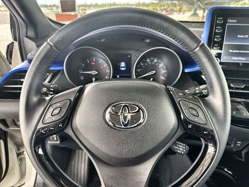 Used 2020 Toyota C-HR XLE image 3