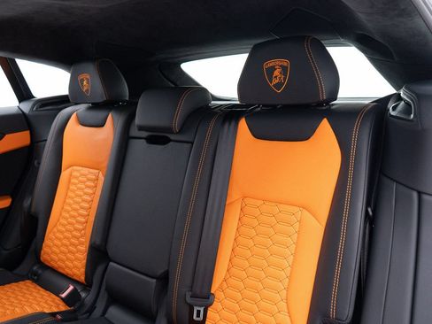 Used 2022 Lamborghini Urus AWD/4WD image 25