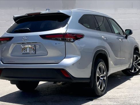 Used 2025 Toyota Highlander XLE AWD/4WD image 22