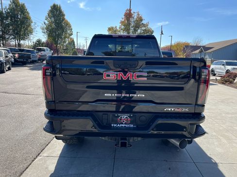 Used 2025 GMC Sierra 2500 AT4X image 9