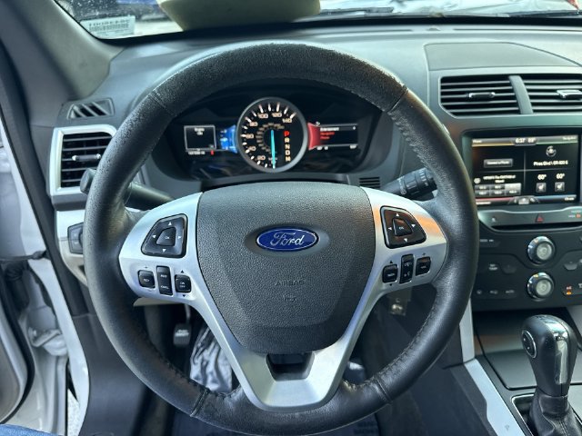 Used 2014 Ford Explorer XLT w/ Equipment Group 202A AWD/4WD image 14