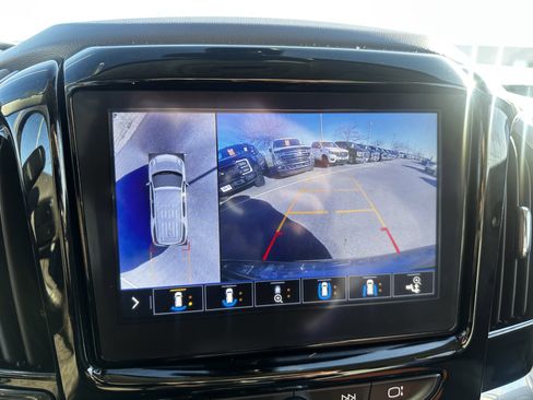 Used 2021 Chevrolet Traverse Premier image 23