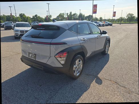 Used 2025 Hyundai Kona SE FWD image 3