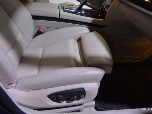 Used 2014 BMW 750Li xDrive image 18