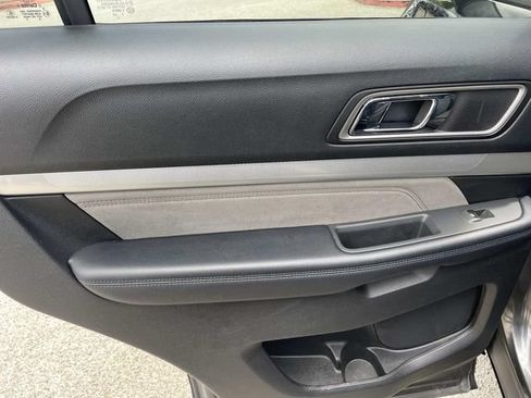 Used 2017 Ford Explorer XLT w/ Equipment Group 202A FWD image 24