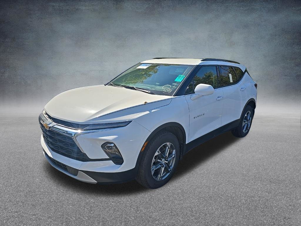 Used 2025 Chevrolet Blazer LT w/ Convenience Package FWD image 4