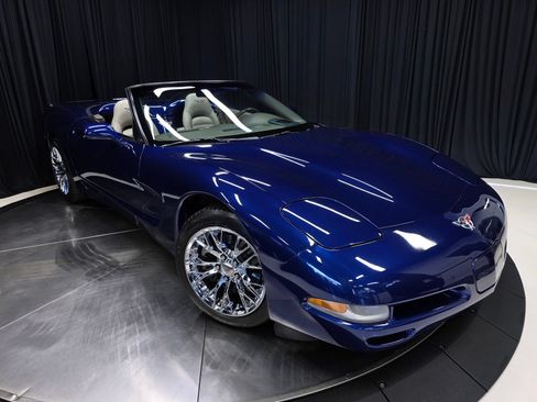 Used 2004 Chevrolet Corvette Convertible w/ Preferred Equipment Group RWD image 38