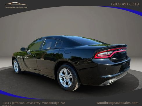 Used 2020 Dodge Charger SXT w/ Leather Interior Group RWD image 5
