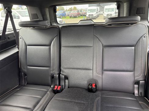 Used 2023 Chevrolet Suburban Premier image 9