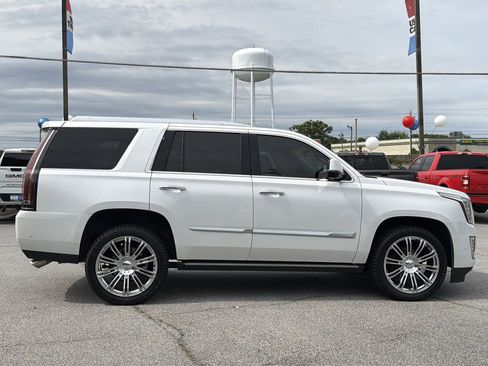 Used 2020 Cadillac Escalade Premium Luxury AWD/4WD image 26