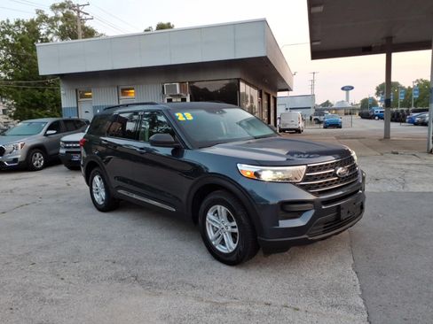 Used 2023 Ford Explorer XLT AWD/4WD image 1